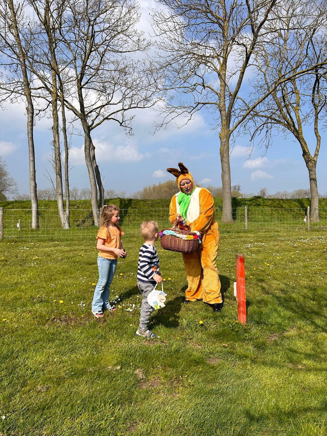 Kinderen met Paashaas