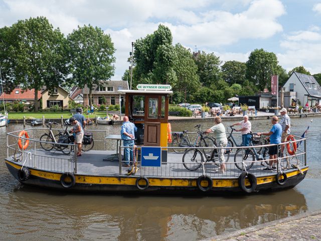De Wynser Oerset vaart naar de overkant