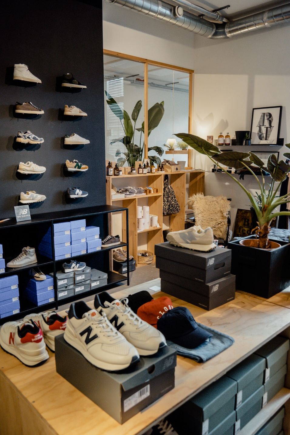 Le Marais Deux winkel binnen schoenen op tafel