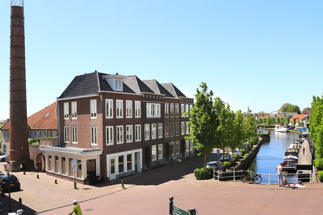 B&B Nooitgedagt in IJlst van bovenaf middenin het centrum van IJlst.