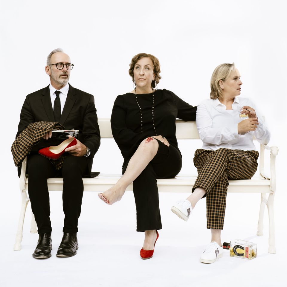 Foto van Nol Havens, Karin Bruers en Marjolein Heesters die op 19 en 20 december 2025 een theateravond verzorgen bij Hotel Bent in Oisterwijk.