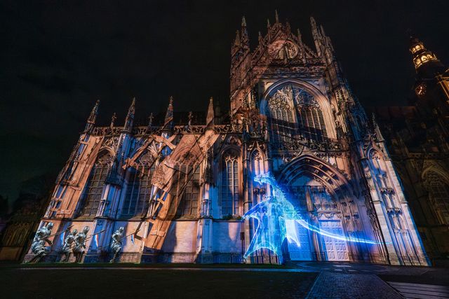 Beeld van lichtprojectie 'De Bossche Beeldenstorm' in 2024