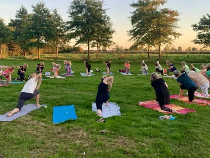 yoga sneekweek