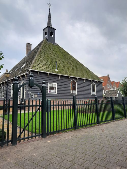 De buitenkant van het Stolphoevekerkje