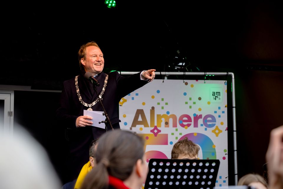 Burgemeester opening Almere 50