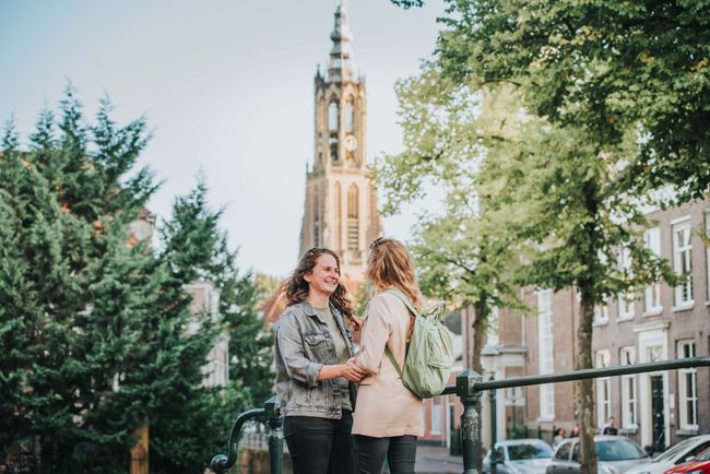 Wandelen kerk Lieve Vrouwen Toren samen