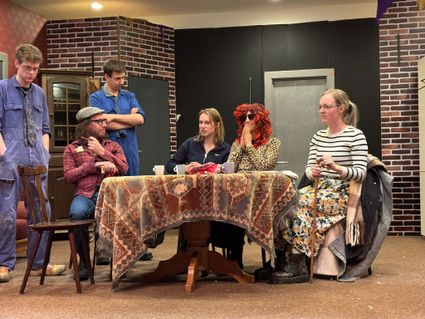 Toneel | Jongeren Eendracht spelen ‘Dan maar een zorgboerderij’