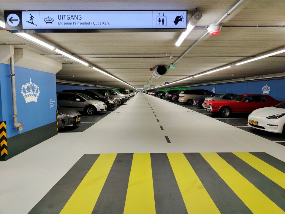 Binnen bij de Prinsenhofgarage in Delft