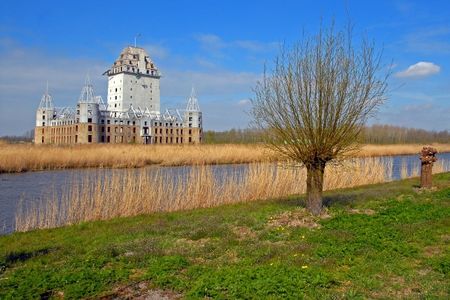 2000 - Eerste paal kasteel