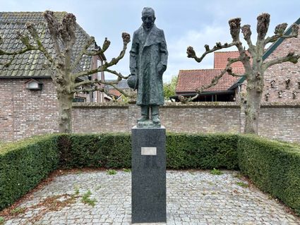 Bronzen Beeld Dokter Baptist Megen