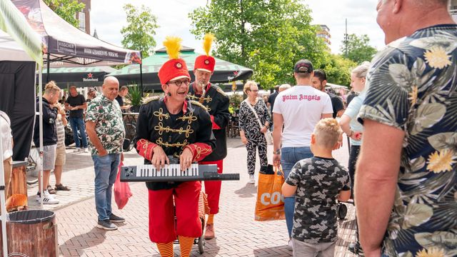 Pulledag Hoogeveen - mannen met muziek door binnenstad