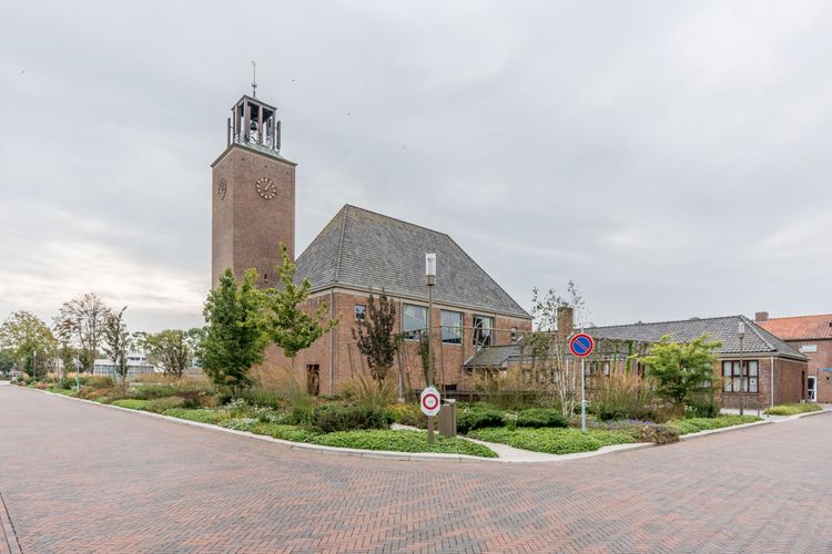 Op-Schouwen-Duiveland-Kerk-In-Scharendijke