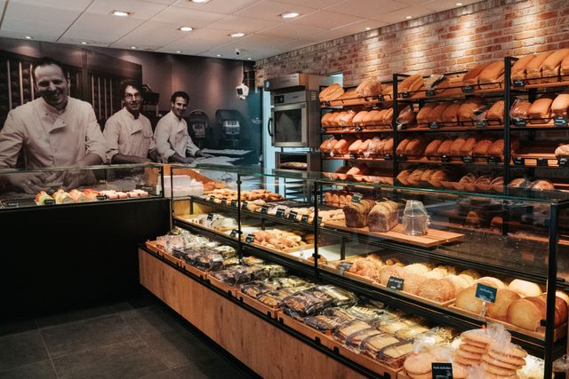 Foto van broden en toonbank bij Bakkerij Koese