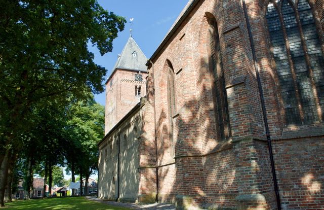 De Sint-Bonifatiuskerk in Vries