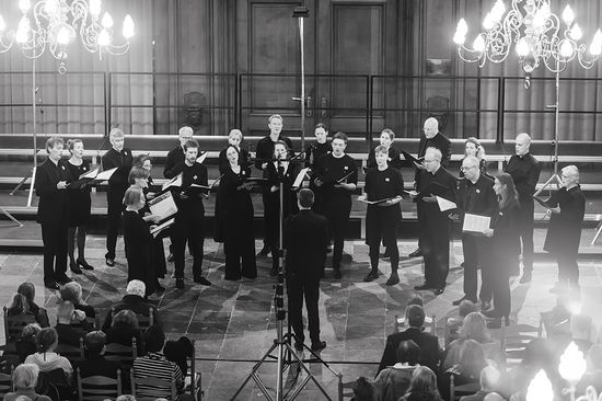 Kamerkoor Ilmatar: Achter de muren