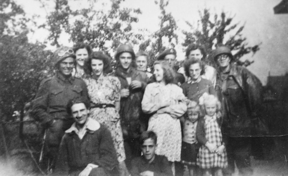 On September 22nd 1944 Riet Uijting took this photograph on the Molenstraat, corner of Baltussenweg.
