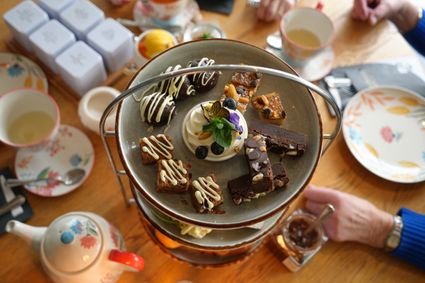 High tea met brownies, gebak en thee bij Buitenplaats Kameryck in Woerden.