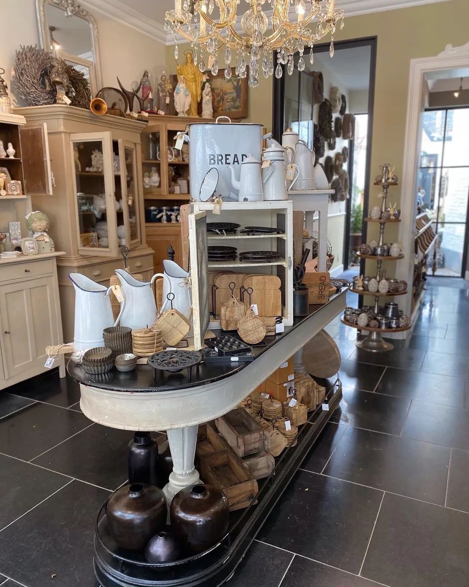 Elisabeth deco&brocante Maastricht interieur tafel