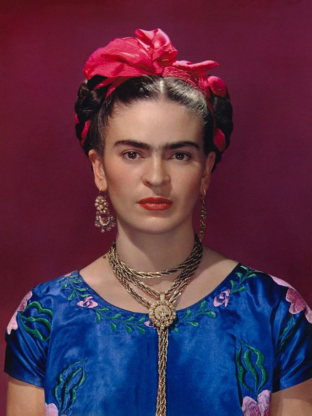 Nickolas Muray (1892-1965), Frida Kahlo in blauwe blouse, 1939, foto, 32,4 x 24,1 cm, Throckmorton

Fine Art, New York / Photo by Nickolas Muray, © Nickolas Muray Photo Archives