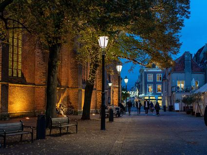 Lichtjes op het brouwplein in Delft