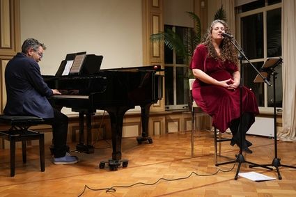 Mike del Ferro en vocaliste Femke Smit