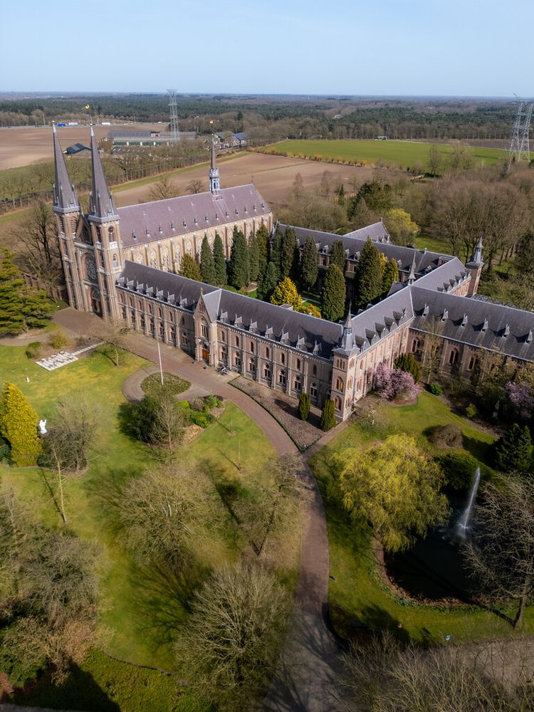 Luchtfoto Abdij Koningshoeven