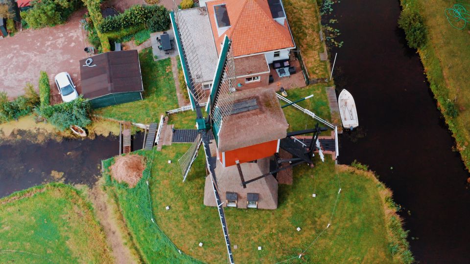 De Rode Molen van boven in Oud Ade