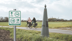Volg de wit met groene bordjes en fiets eenvoudig de route van het ene naar het andere genummerde knooppunt.