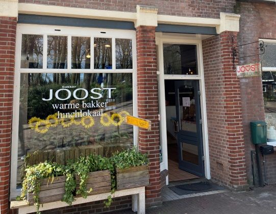 Fassade der Bäckerei Joost in Drenthe.