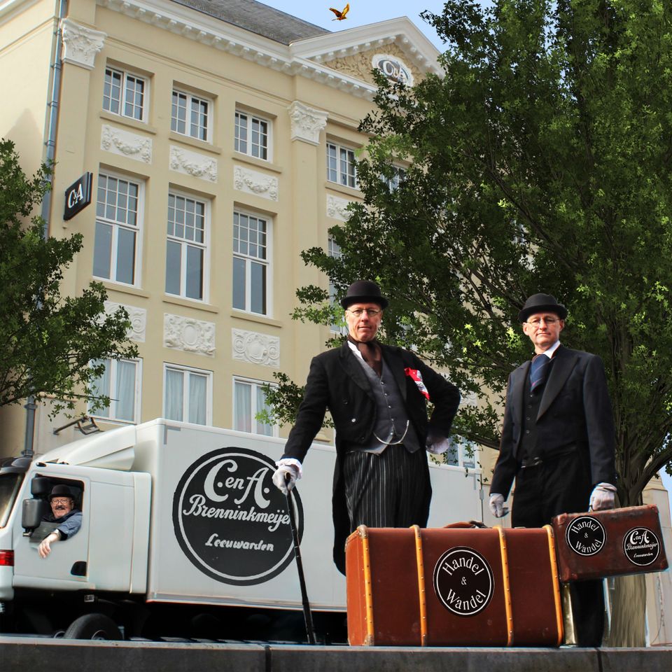 Clemens en August Brenninkmeijer laten je lachen om de handel en handelaren van Leeuwarden.