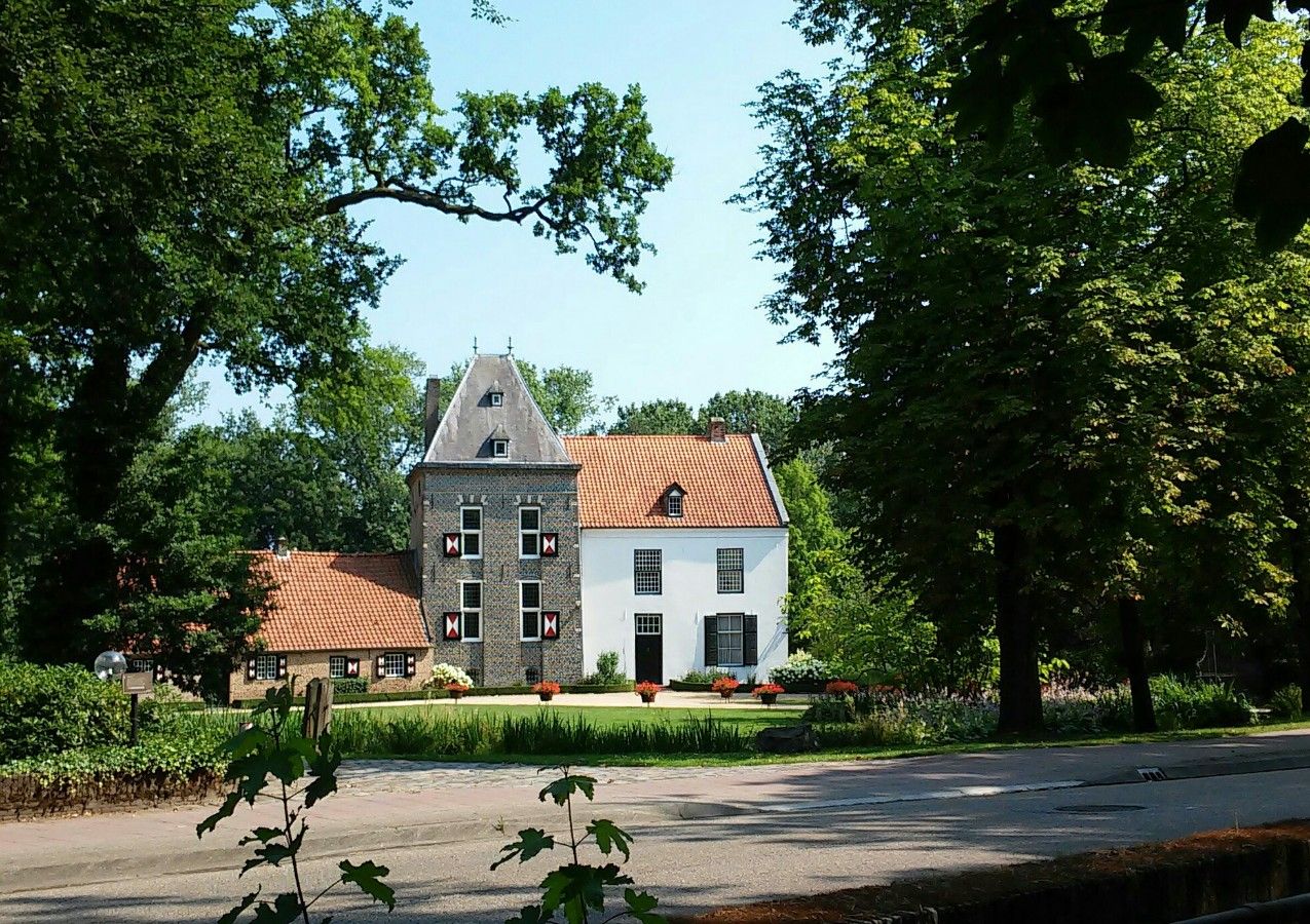 Klein kasteel  kasteeldomein Deurne