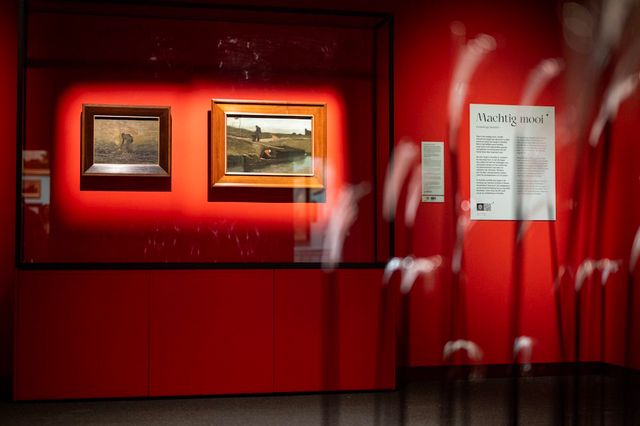 Zwei Drenther Werke von Vincent van Gogh, die im Drents Museum in den Niederlanden hängen.