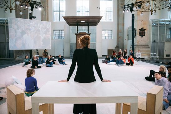 Female Economy: ZOU JE VAN MIJ HOUDEN