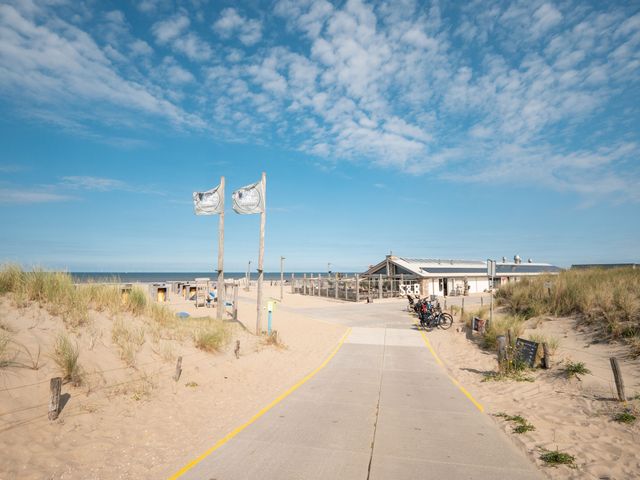 Strandopgang naar strandpaviljoen Surf en Beach