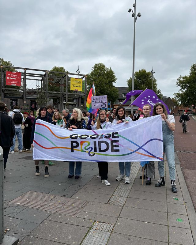 Gooise Pride Walk verzamelt zich op het Oosterspoorplein