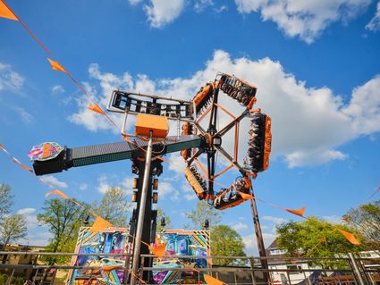 Kermis in Hilversum in oranje sferen