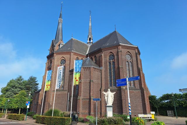 Kerk in de Moer afgebeeld.