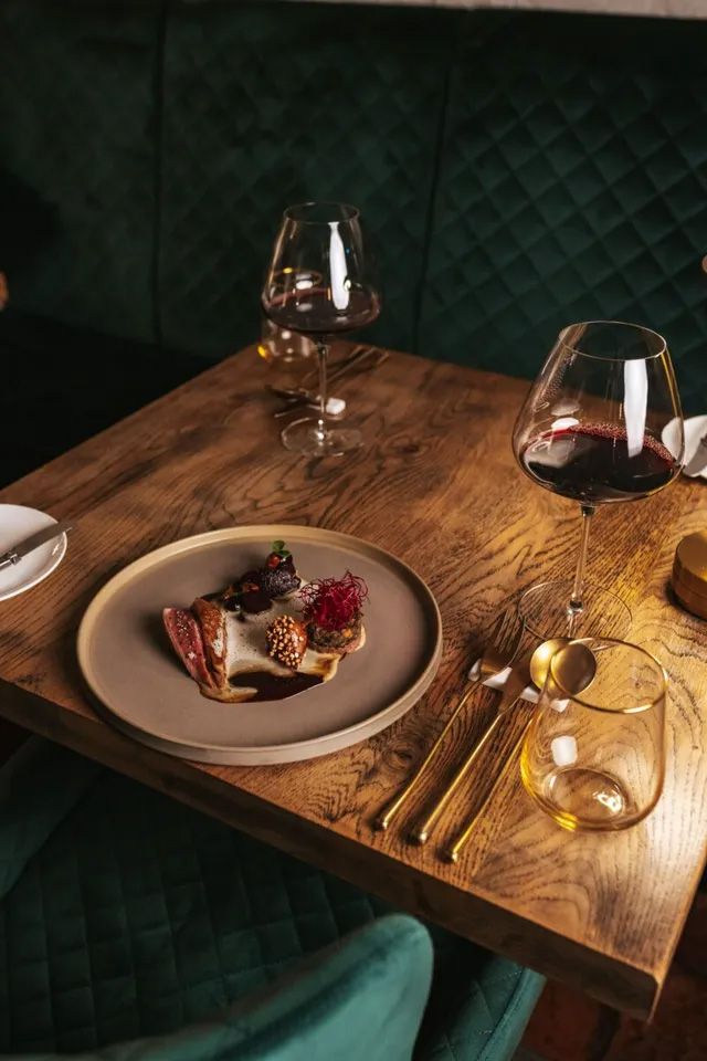 Les Tables culinary