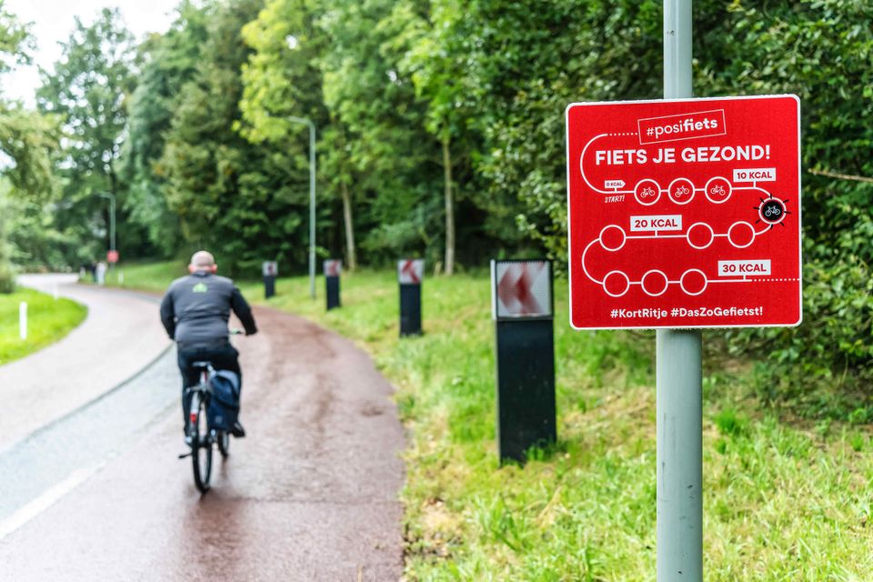 Posifiets Maastricht een fietser rood bord