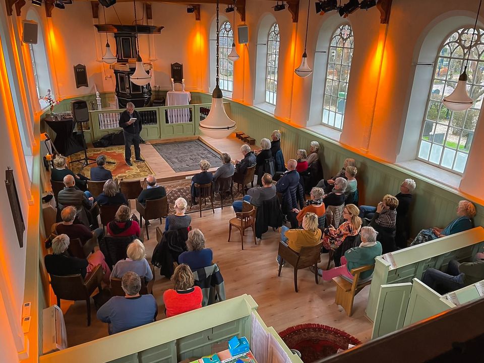 Interieur van de kerk van Jellum