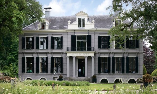 Voorzijde van landgoed Schaep en Burgh in 's-Graveland