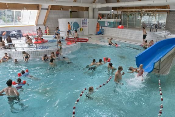 Het zwembad op Vakantiepark de Katjeskelder
