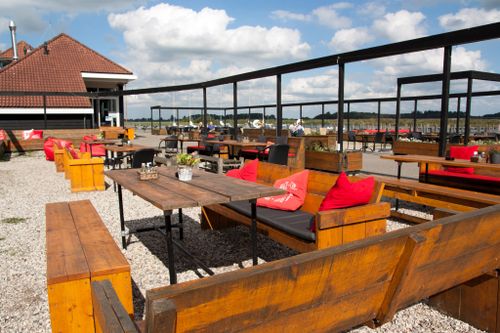 Het terras van Twiske Haven