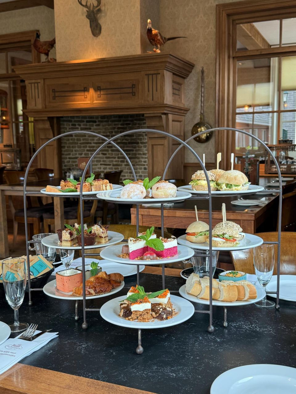 High tea op zaterdag en zondag.