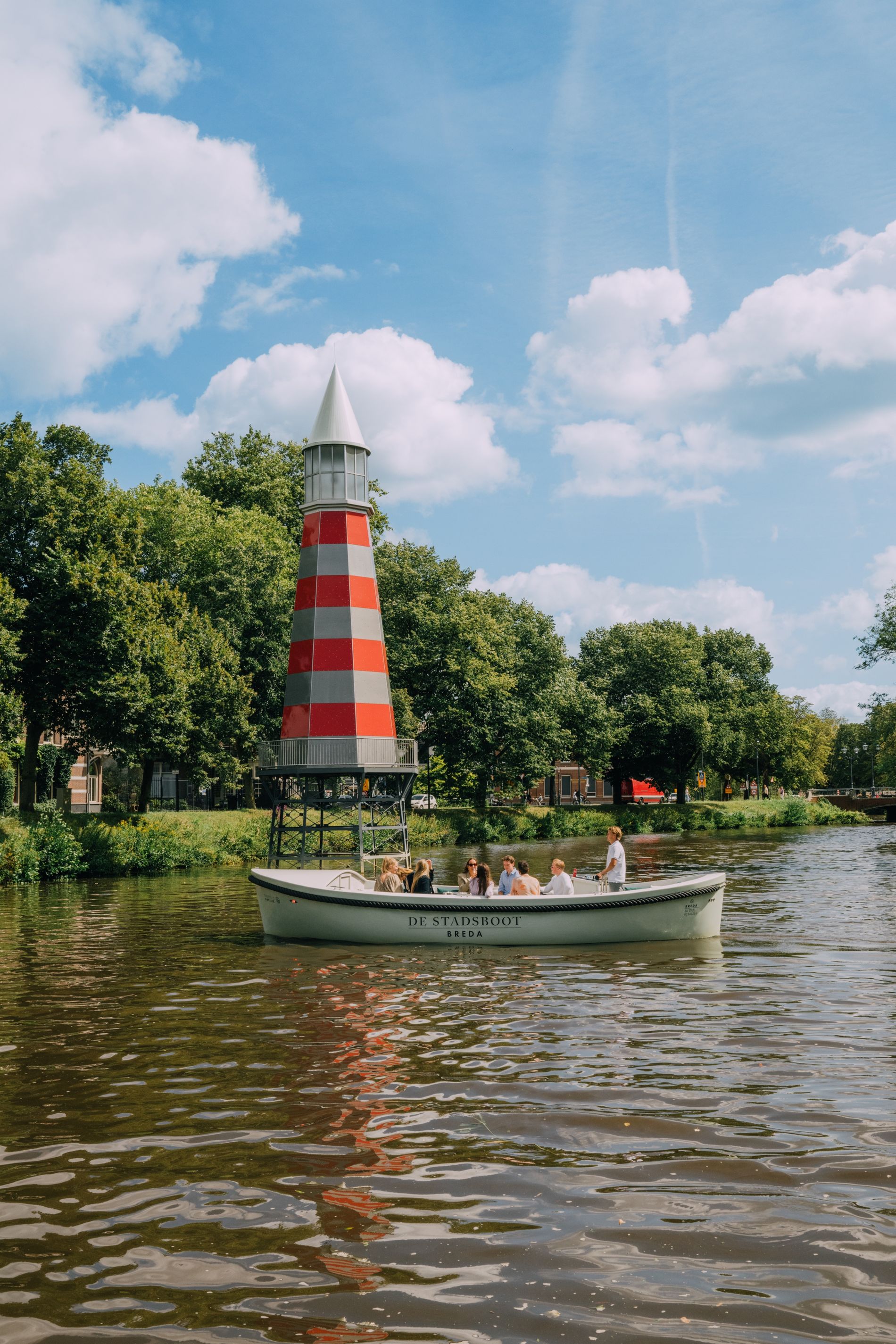 De Stadsboot bied rondvaarten met schipper en arrangementen aan