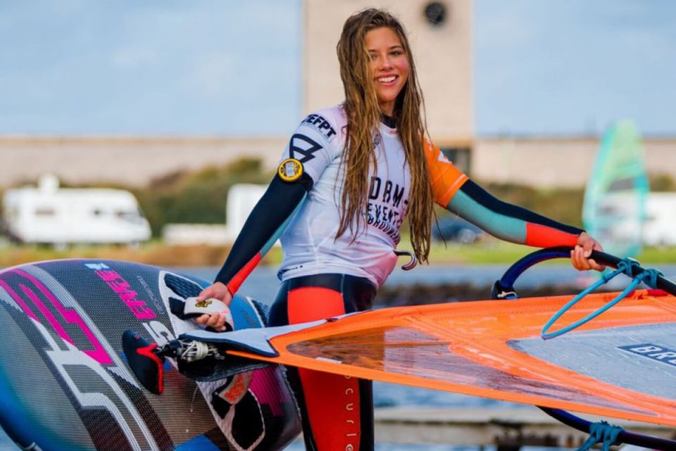 surfgirl windsurfplank Brouwersdam