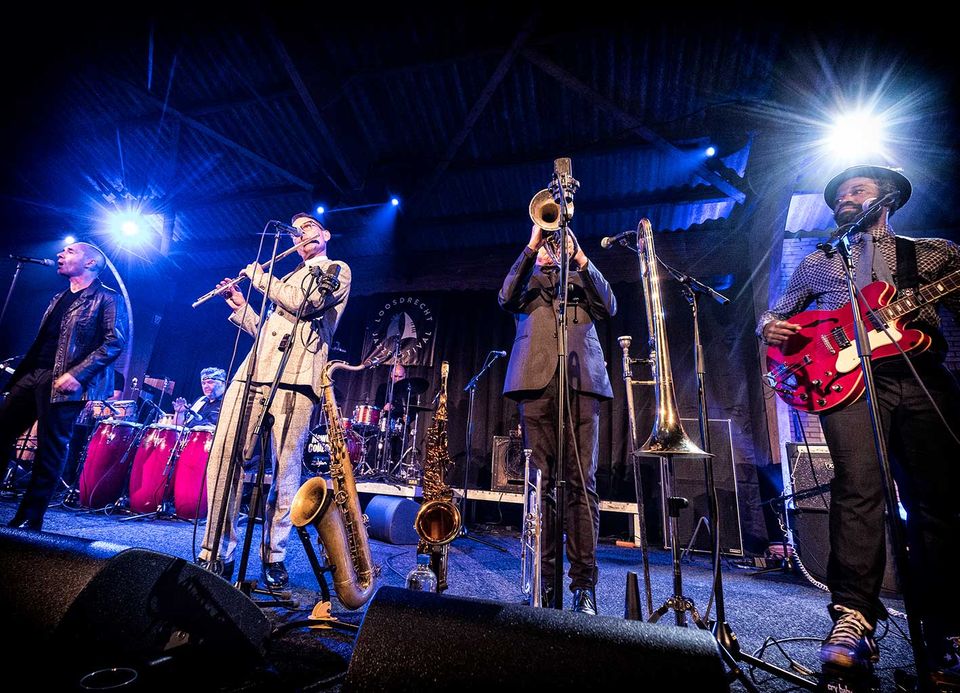 Loosdrecht JazzFestival muzikanten op podium