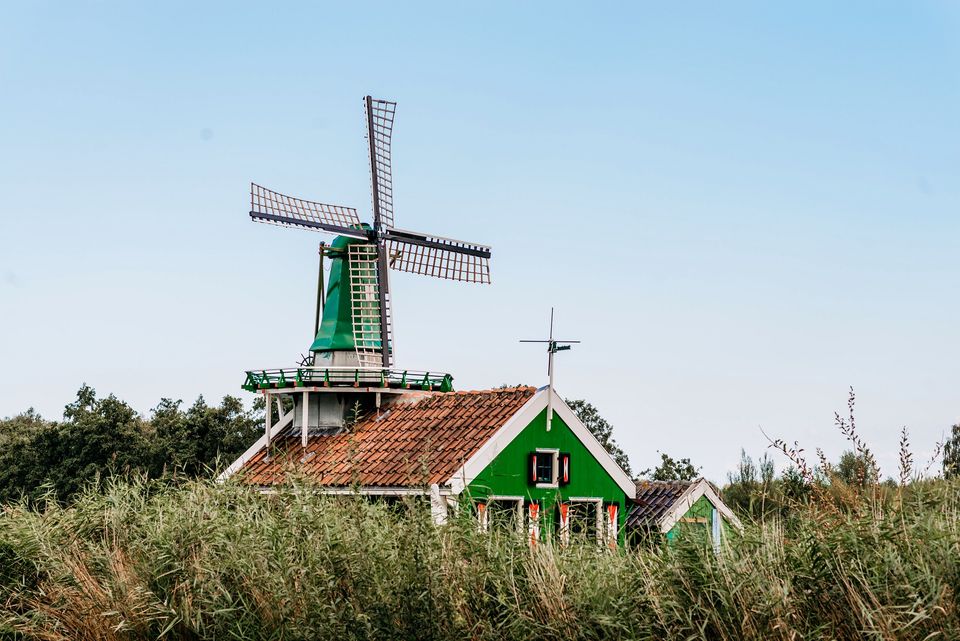 Biksteenmolen de Vlijt in het Noord-Hollandse dorp Oostzaan.