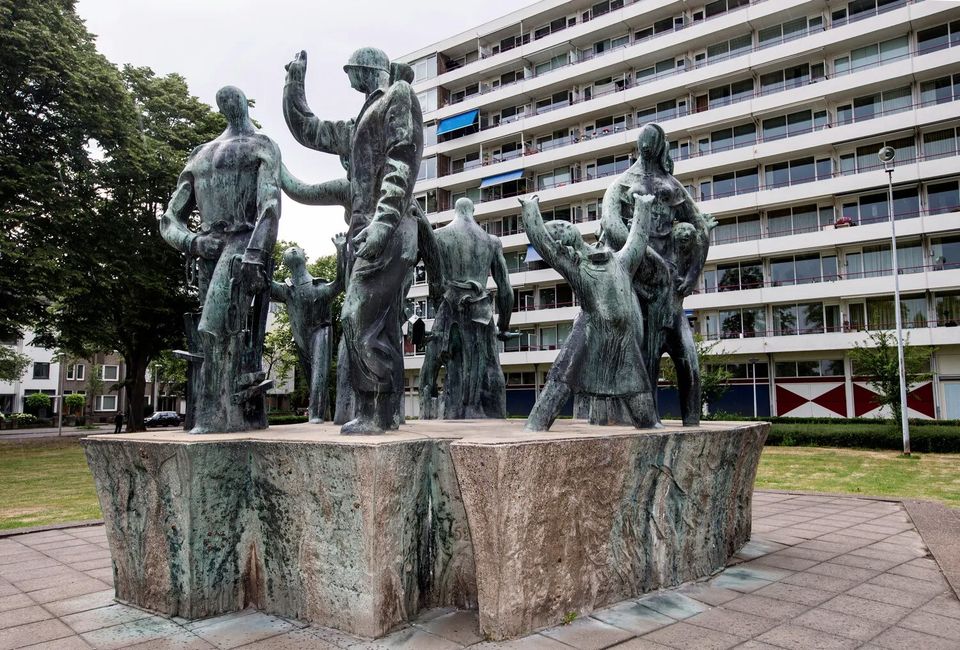 bevrijdingsmonument charles eyck park groene loper