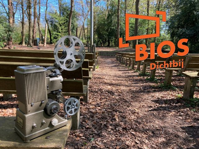 Film kijken in het Openlucht theater Borger door theater Geliekvloers en BiosDichtbij
